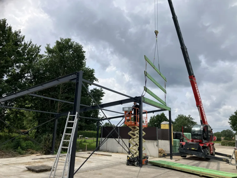Rijhallen en paardenstallen